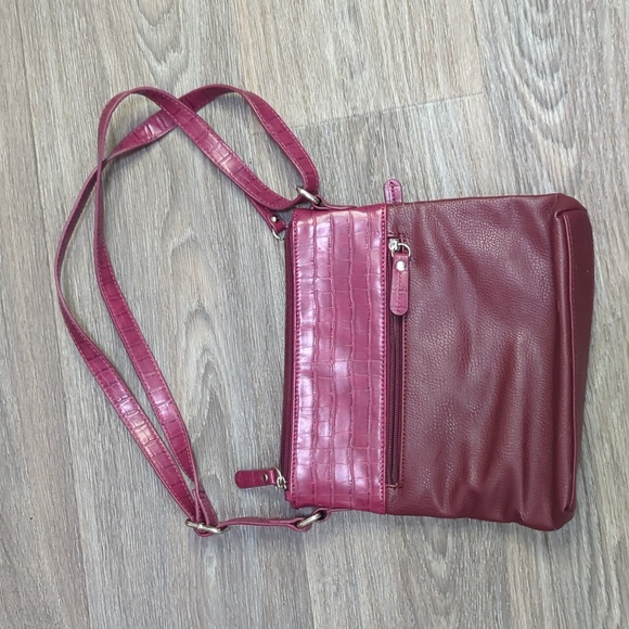♥️5/$25 Kim Rogers Maroon Multi Compartment Purse - Picture 7 of 7